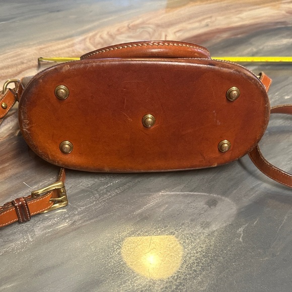 Dooney & Bourke- Classic Tan Leather Handbag - Picture 12 of 13